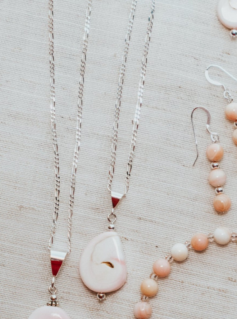 Queen Conch Shell Medium Pendant with Steriling Silver Chain